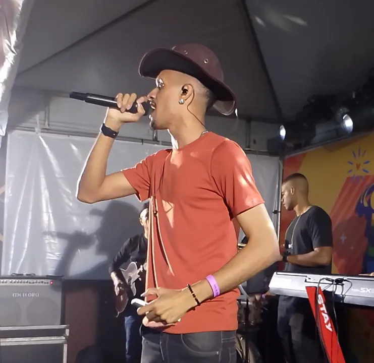 Lucas Júnior, vocalista da banda "Forró 100 Nome", que tem a voz semelhante a de João Gomes