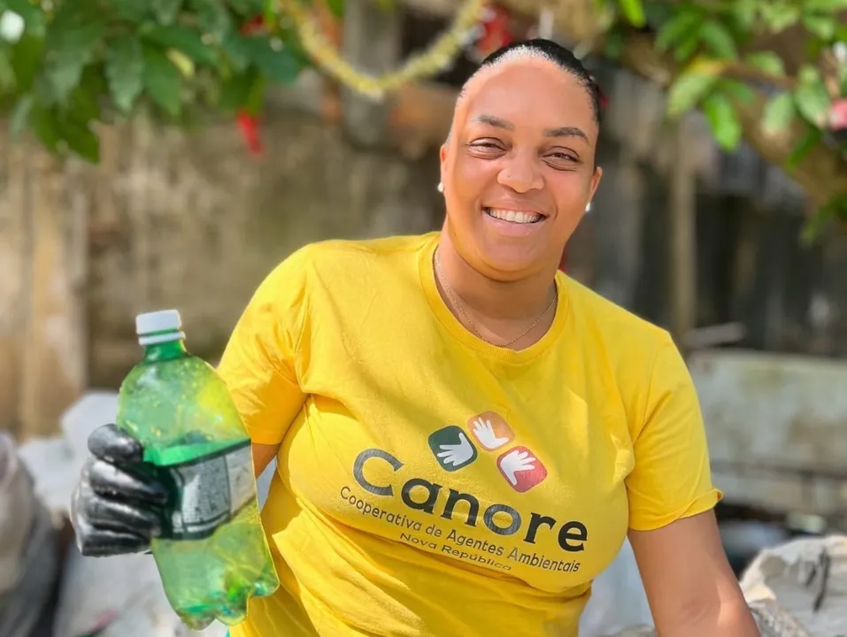 Paula é uma das cooperativadas que realizam trabalho de reciclagem junto aos condomínios