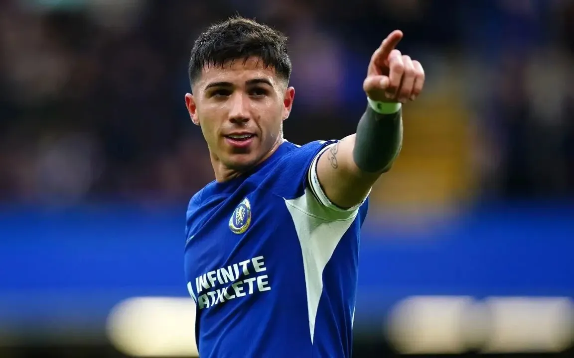 Enzo Fernández, meio-campista e destaque do Chelsea
