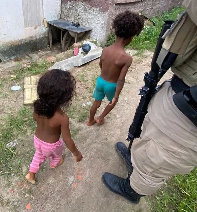 Crianças viviam em um cenário de abandono