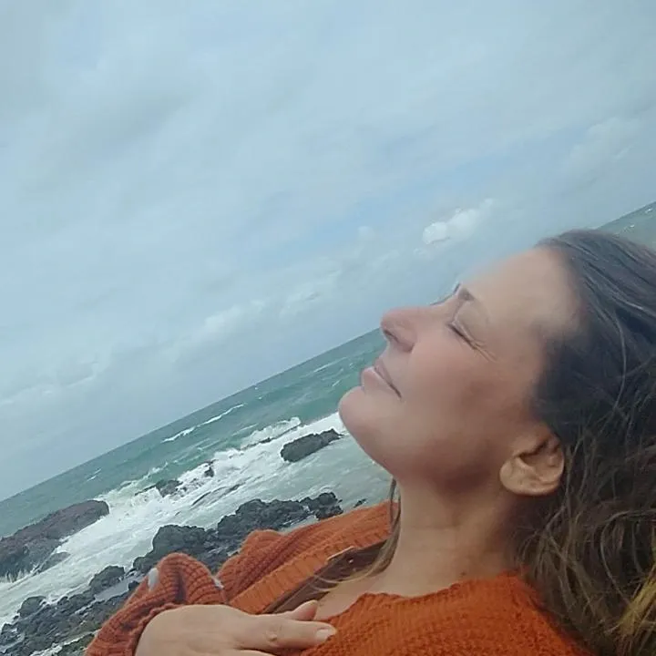 Jornalista curtindo a praia neste sábado, 14, em Salvador