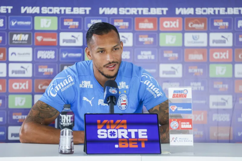 David Duarte celebra sequência como titular no Bahia em 2025 e destaca apoio de Rogério Ceni. Zagueiro já soma 21 jogos no ano e evita se rotular como intocável.