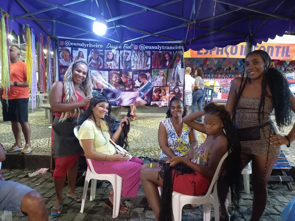 Suly Trancista revela como fatura alto na festa