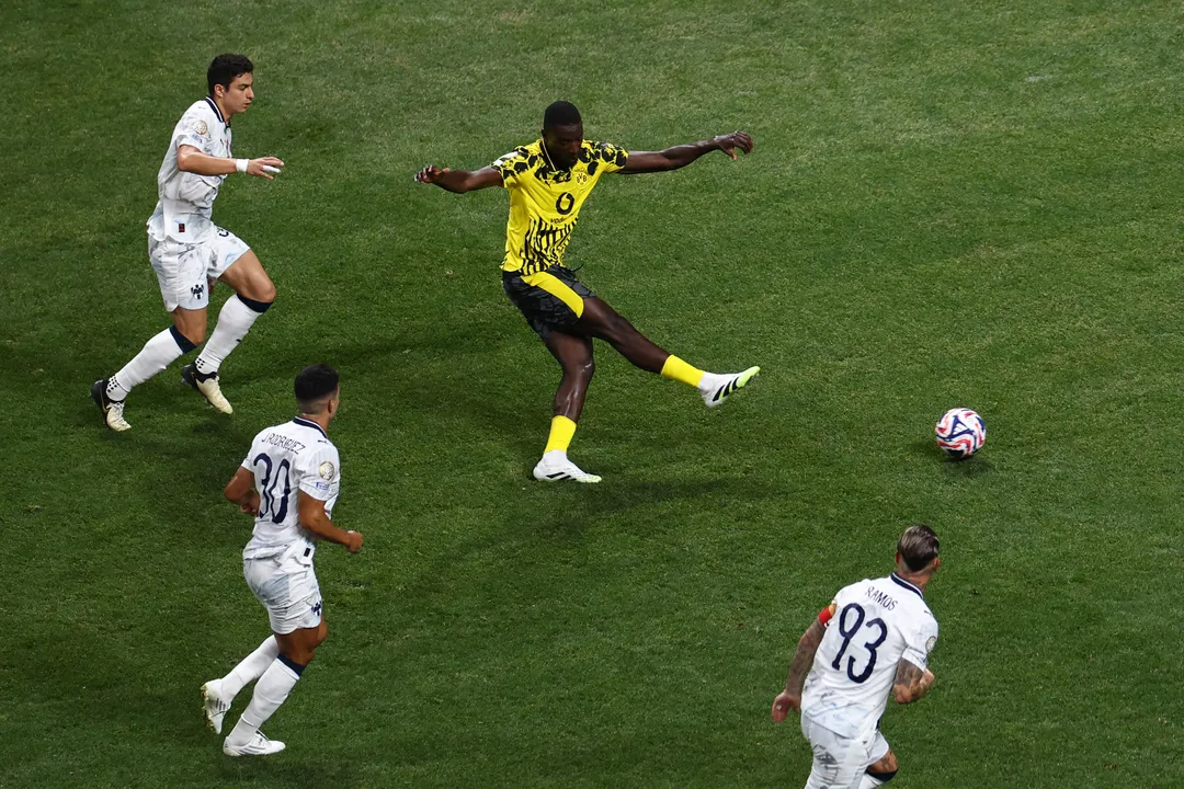 Borussia Dortmund elimina o Monterrey por 2 a 1 com dois gols de Guirassy e garante vaga nas quartas do Mundial de Clubes. Time alemão reencontrará o Real Madrid em reedição da final da Champions 2023/24.