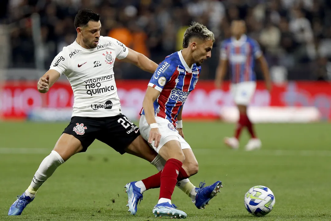 O Corinthians negocia com o Sporting, de Portugal, a contratação definitiva do atacante Biel. O ex-jogador do Bahia aceitou retornar ao Brasil após cinco meses na Europa.