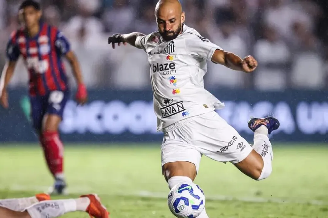 Athletico-PR abre negociação por Thaciano, do Santos