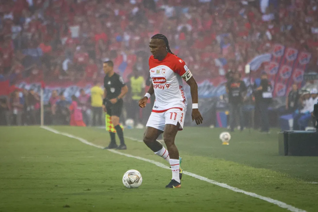 Ex-atacante do Bahia Hugo Rodallega supera lesão e faz gol do título colombiano