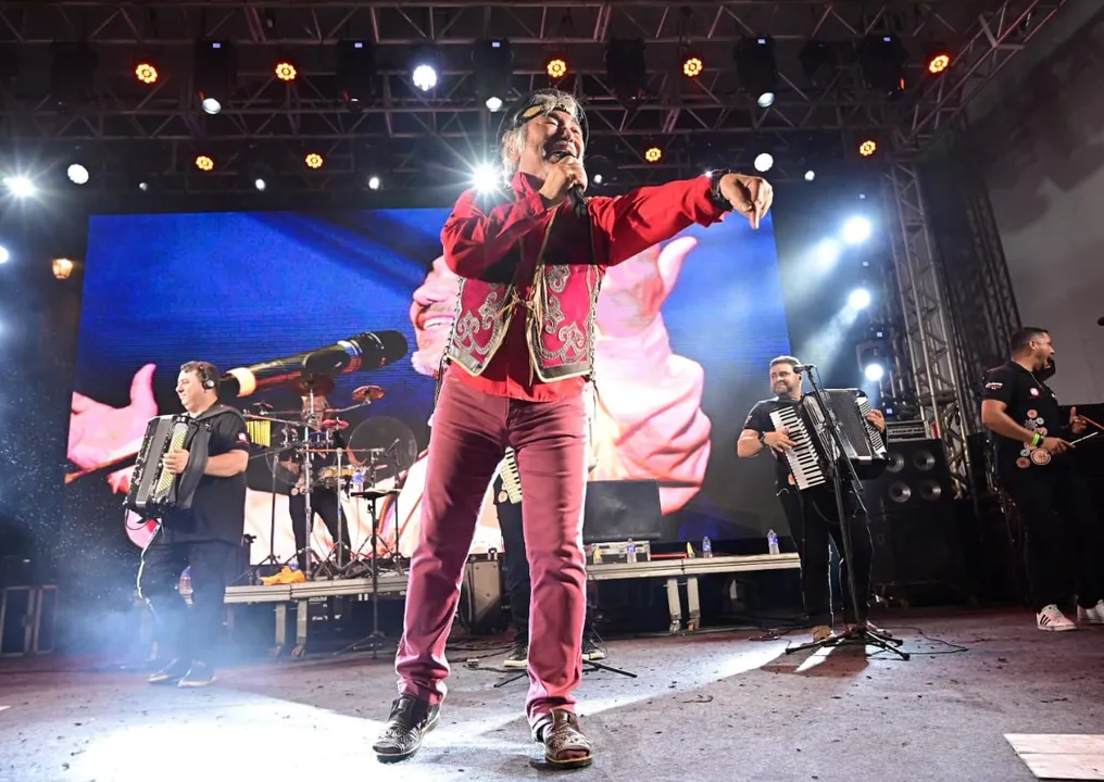 Uma das atrações mais aguardadas pelo público é Santana O Cantador