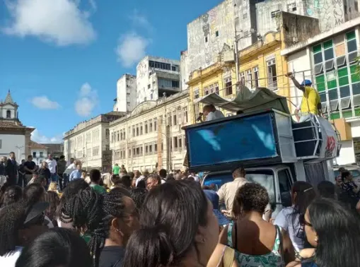 Manifestantes na Rua Chile durante greve