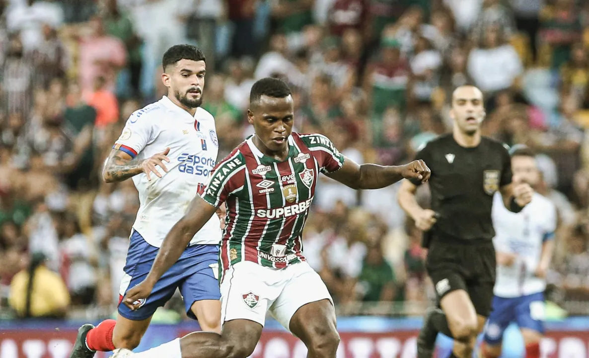 Jhon Arias ao lado de Cauly em confronto pelo Brasileirão 2024