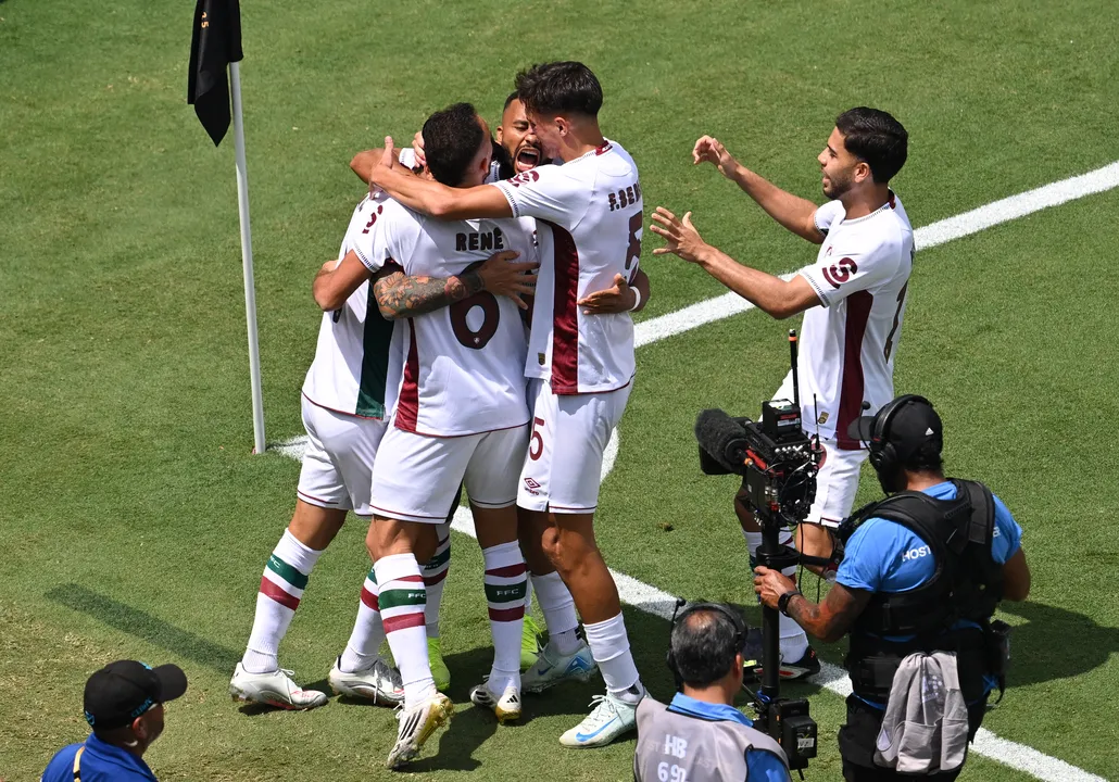 Após vencer a Inter de Milão por 2 a 0, o Fluminense provocou Flamengo e Botafogo nas redes sociais e ironizou com o meme “jogamos de igual para igual”.