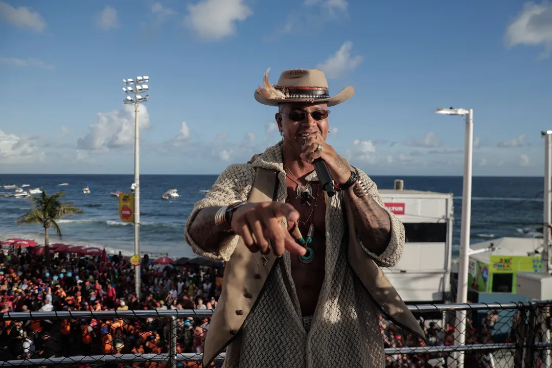 Léo Santana durante desfile no Circuito Dodô, no Carnaval