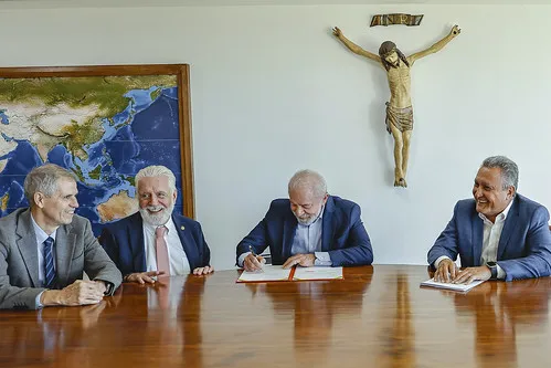 Presidente Lula assinou projeto de lei que torna o 2 de julho uma data nacional
