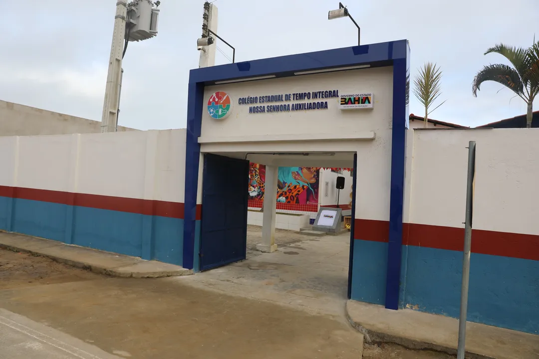 Nova escola é inaugurada em Jaguaquara
