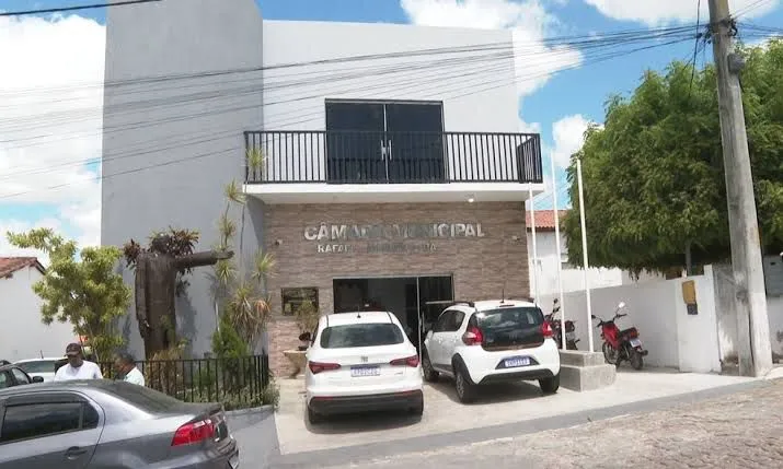 Câmara de Rafael Jambeiro passa por crise institucional.