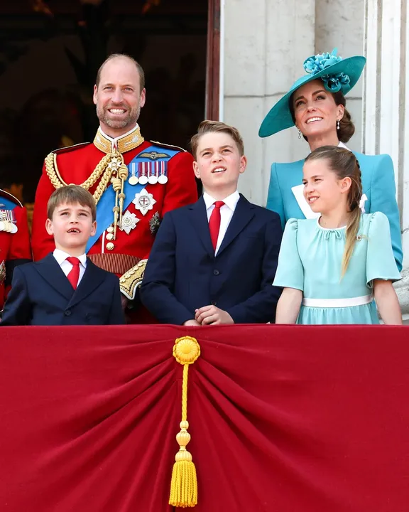 Família real reunida no Trooping the Colour