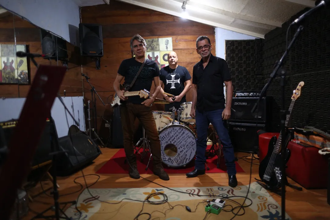 Eis aí o power trio baiano 14º Andar de volta