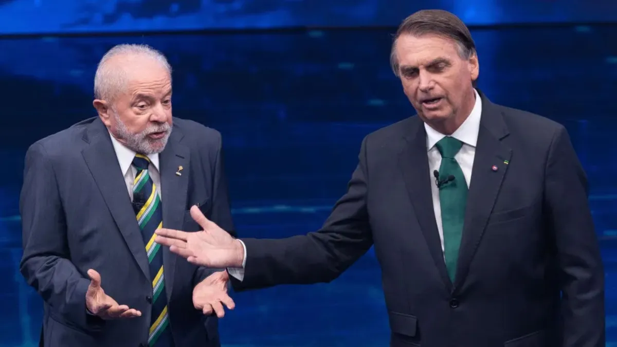 Lula e Bolsonaro durante debate eleitoral em 2022