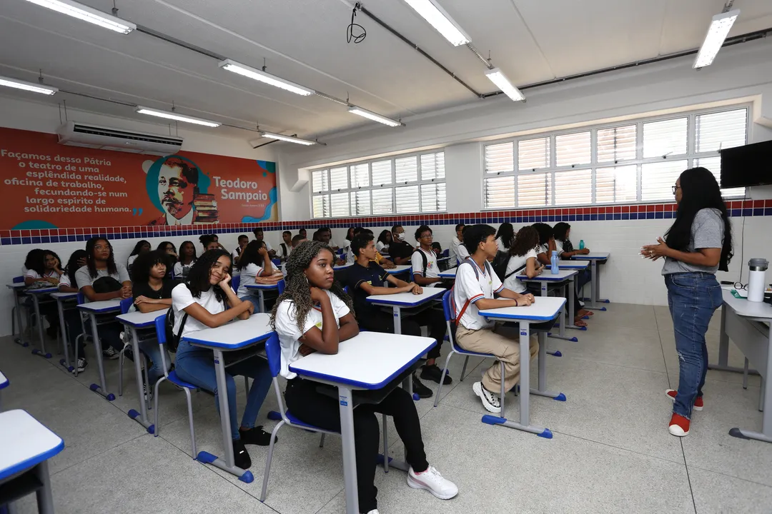 Aprovados atuarão em redes públicas de ensino do país.