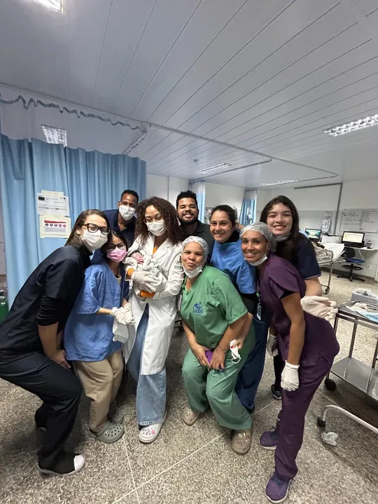 Equipe médica que operou o parto inesperado