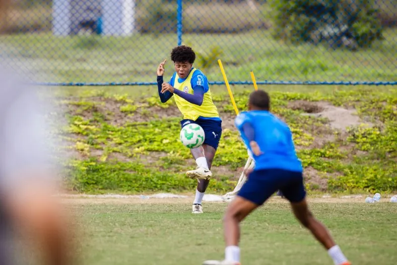 Equipe feminina treina de olho na classificação inédita