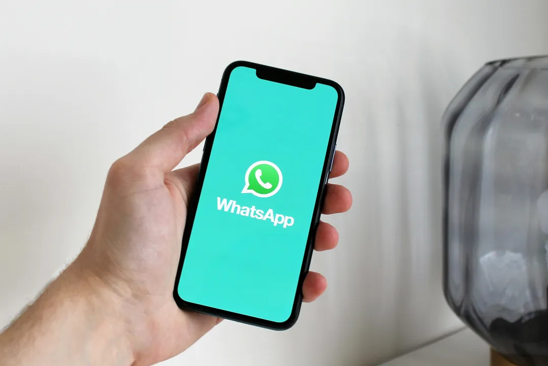 Novo WhatsApp vai usar IA para resumir grupos lotados de mensagem