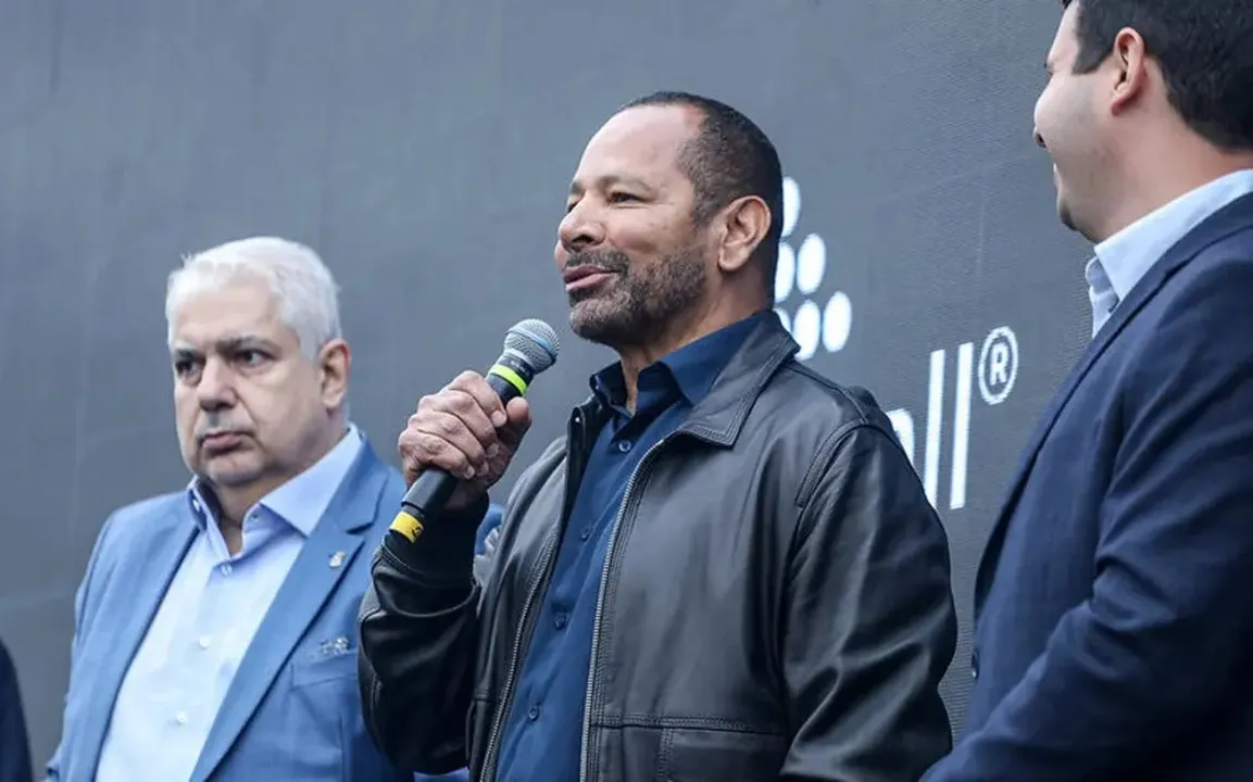 Pai de Neymar acompanha as obras das novas instalações do Santos