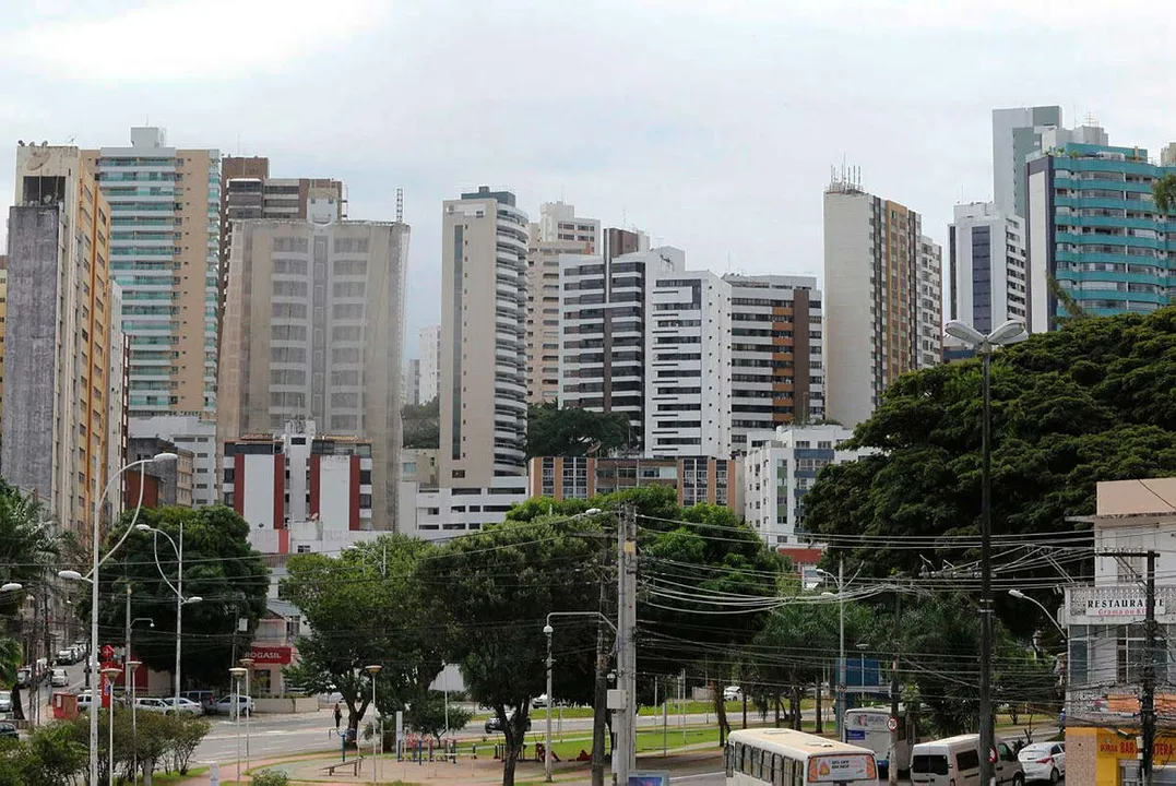Imóveis na Avenida Contorno, na Barra, em Salvador