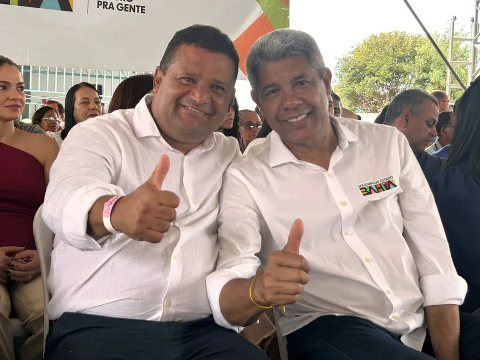 O prefeito de Itagi, Saulo Islan, e o governador Jerônimo Rodrigues