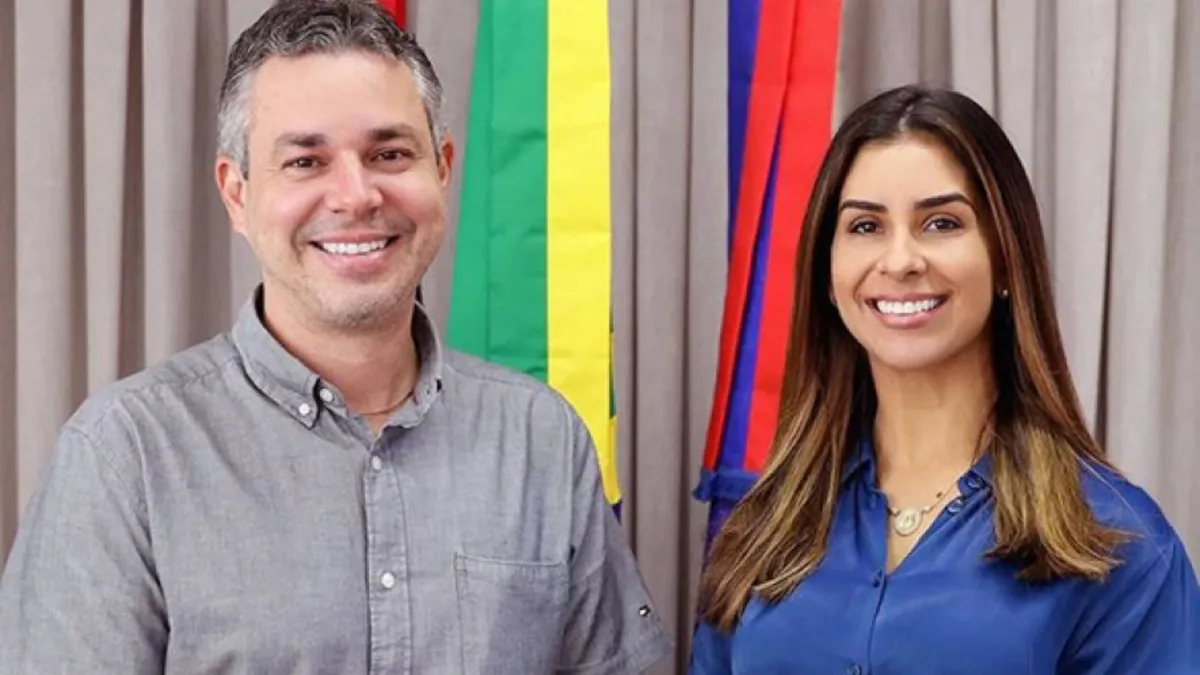 Prefeito de Cabedelo, André Coutinho, e vice-prefeita Camila Holanda (PP)