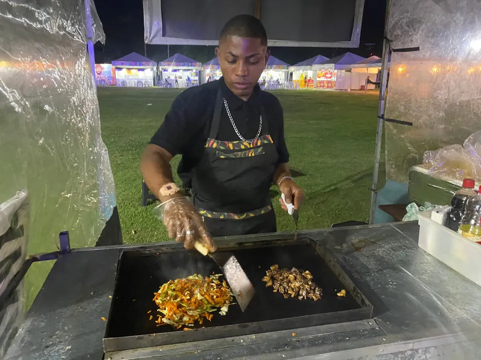 Yakisoba é uma das opções de comida