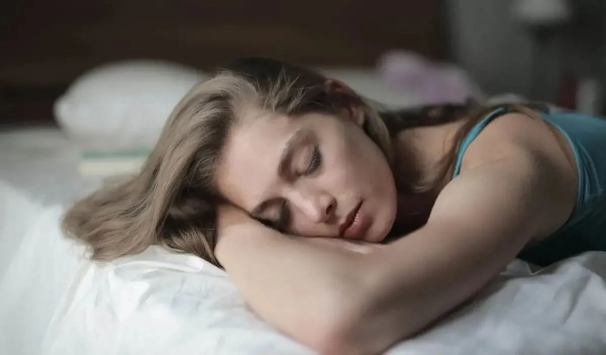 Médica faz alertas para quem  dorme muito tarde