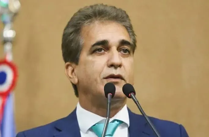 Robinson Almeida desafiou prefeito de Cruz das Almas a romper com grupo de Bolsonaro e ACM Neto.