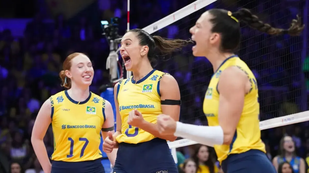 Jogadoras brasileiras celebram ponto contra a Bélgica