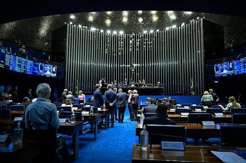O projeto exclui da condição de atenuante a idade do autor na data do delito ou da sentença, no caso de crimes que envolvam violência sexual contra a mulher