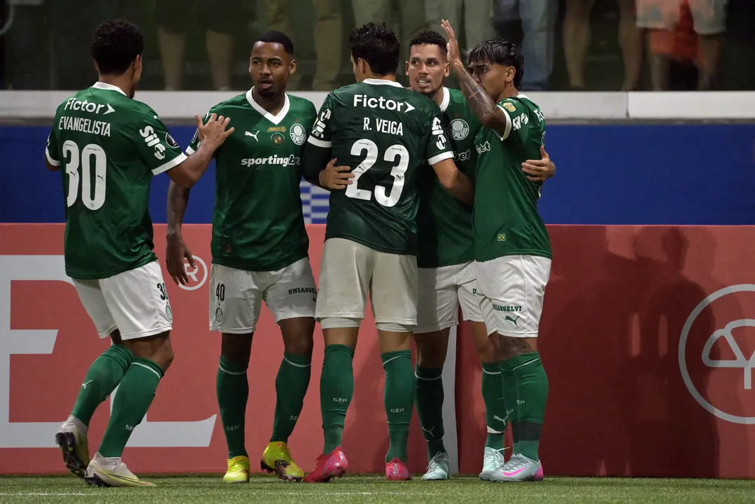 Técnico do Porto destaca investimento de R$ 500 mi do Palmeiras