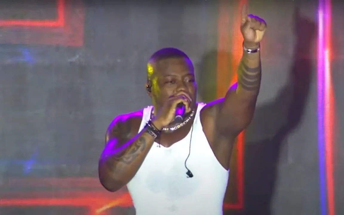 O cantor fez um show com mistura de ritmos