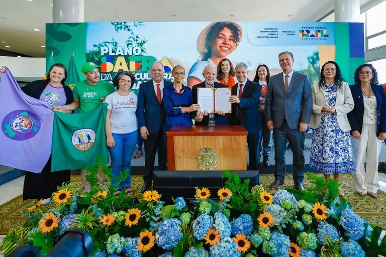 O Plano Safra tem políticas de crédito rural, compras públicas, seguro agrícola, assistência técnica e garantia de preço mínimo, entre outras. Do total, R$ 78,2 bilhões são do Pronaf, que este ano completa 30 anos