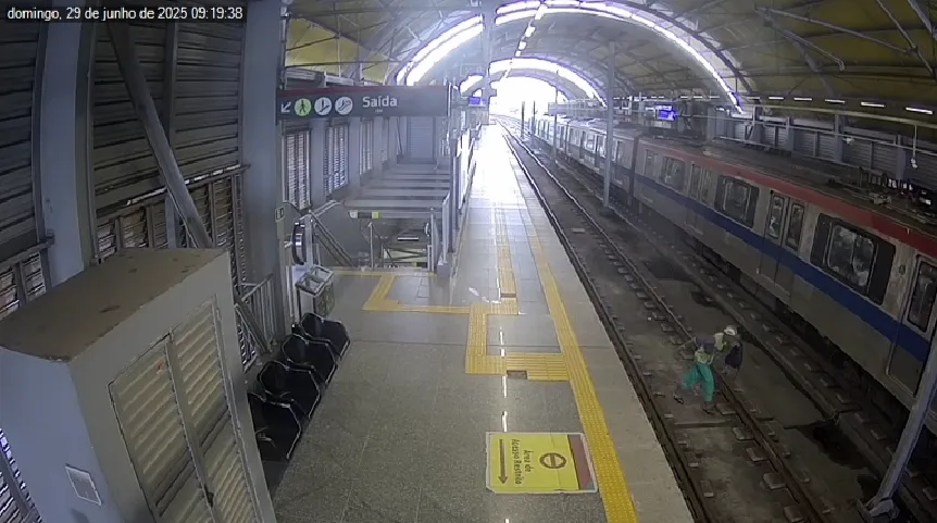 Resgate foi realizado com apoio do Corpo de Bombeiros e de agentes da CCR Metrô Bahia