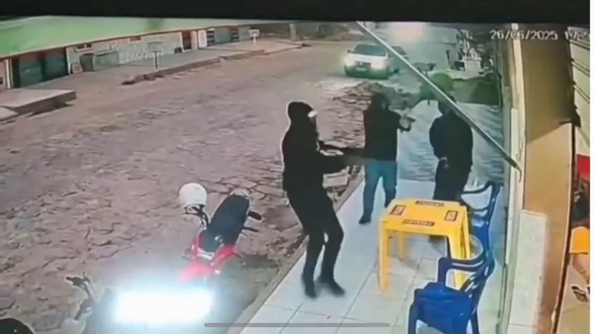 Imagem ilustrativa da imagem VÍDEO: ataque a tiros em bar deixa mortos e feridos em Xique-Xique