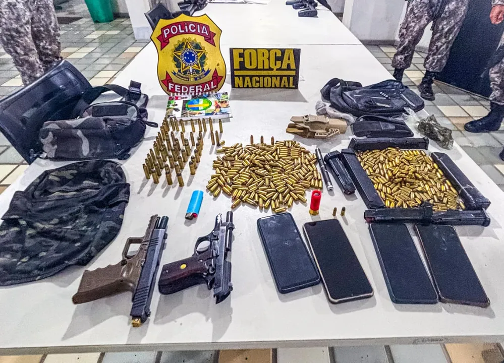 Na abordagem, foram detidas quatro pessoas