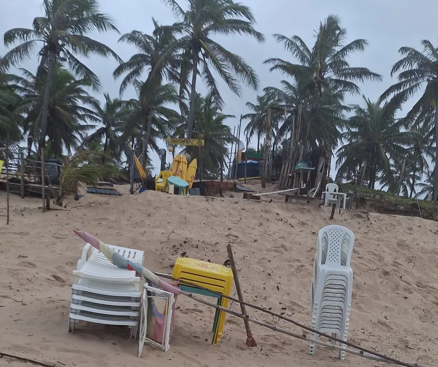 Cadeiras, mesas e sombreiros utilizados por Gean foram apreendidos pela Guarda Municipal de Mata de São João