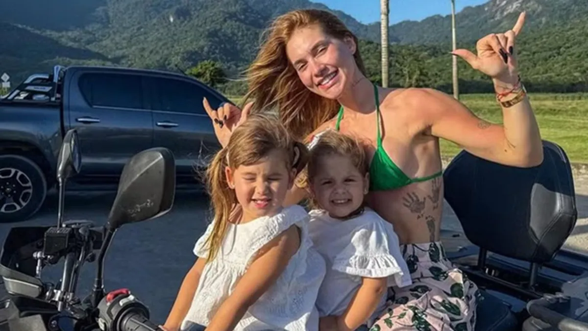 Vírginia Fonseca e sua filhas