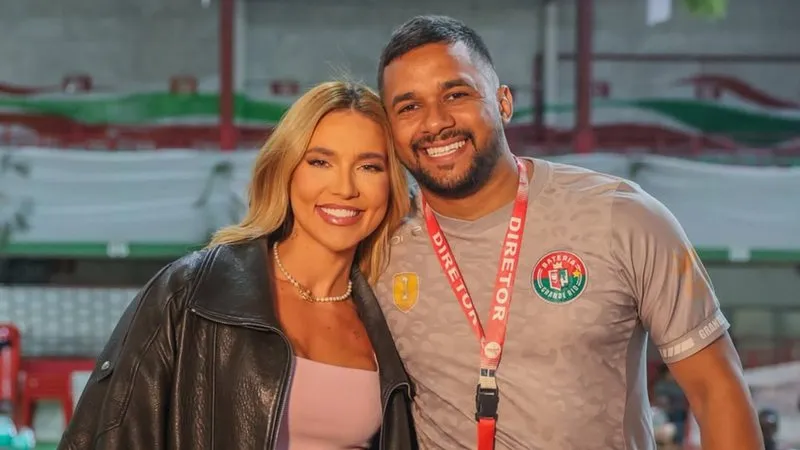 Virginia posou ao lado do mestre de bateria Fafá