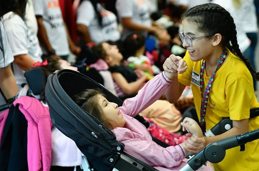Famílias levaram suas crianças ao Congresso para se manifestar pela pensão vitalícia