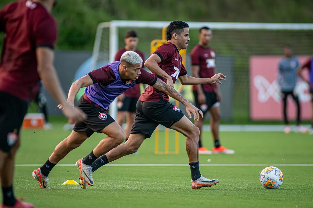 Grupo do Vitória em atividade na Toca do Leão