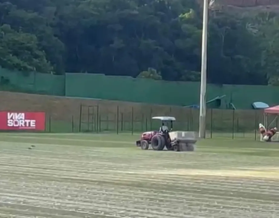 Gramado do CT Manoel Pontes Tanajura em processo de reformulação