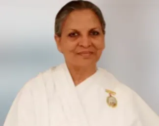 Gita Patel é professora e praticante de meditação Raja Yoga há mais de 45 anos