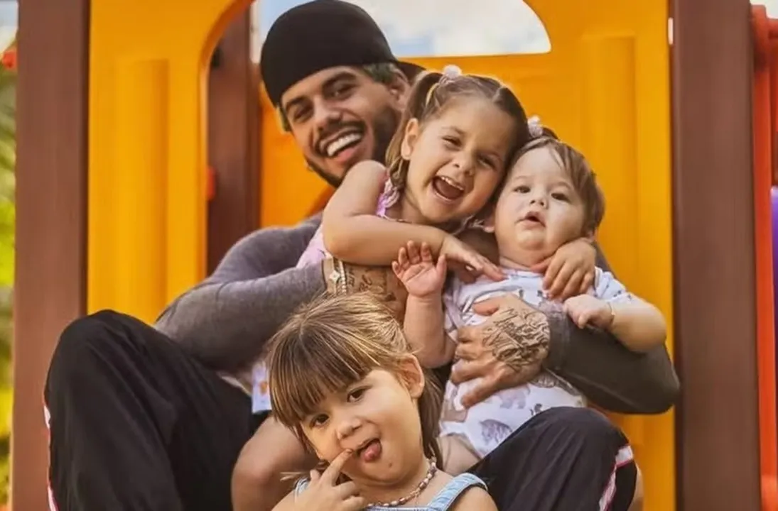 Zé Felipe e os filhos