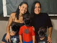 Com o impacto, mulher caiu de costas no chão